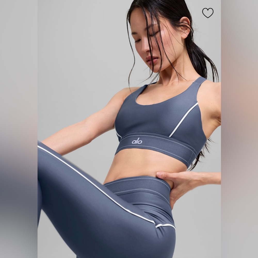 ALO Yoga NWT Airlift Suit Up Sports Bra Bluestone White Size XXS
